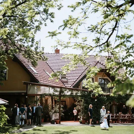 Ekofarma Sadky Uherské Hradiště